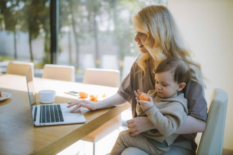 Balancing Life and Work As a Working Mother (Go-to Guide)
